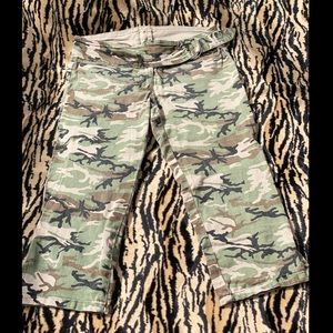 Camo Pattern Capri Pants